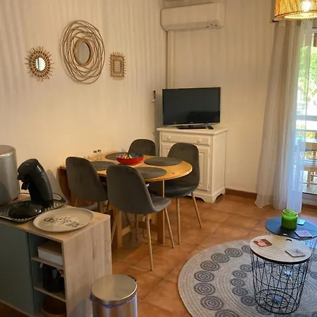 Cabine. Terrasse Apartman *